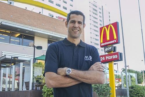 Multicampeão com a seleção brasileira de vôlei, o jogador se junta a outras feras do esporte mundial / Foto: Divulgação/McDonald's